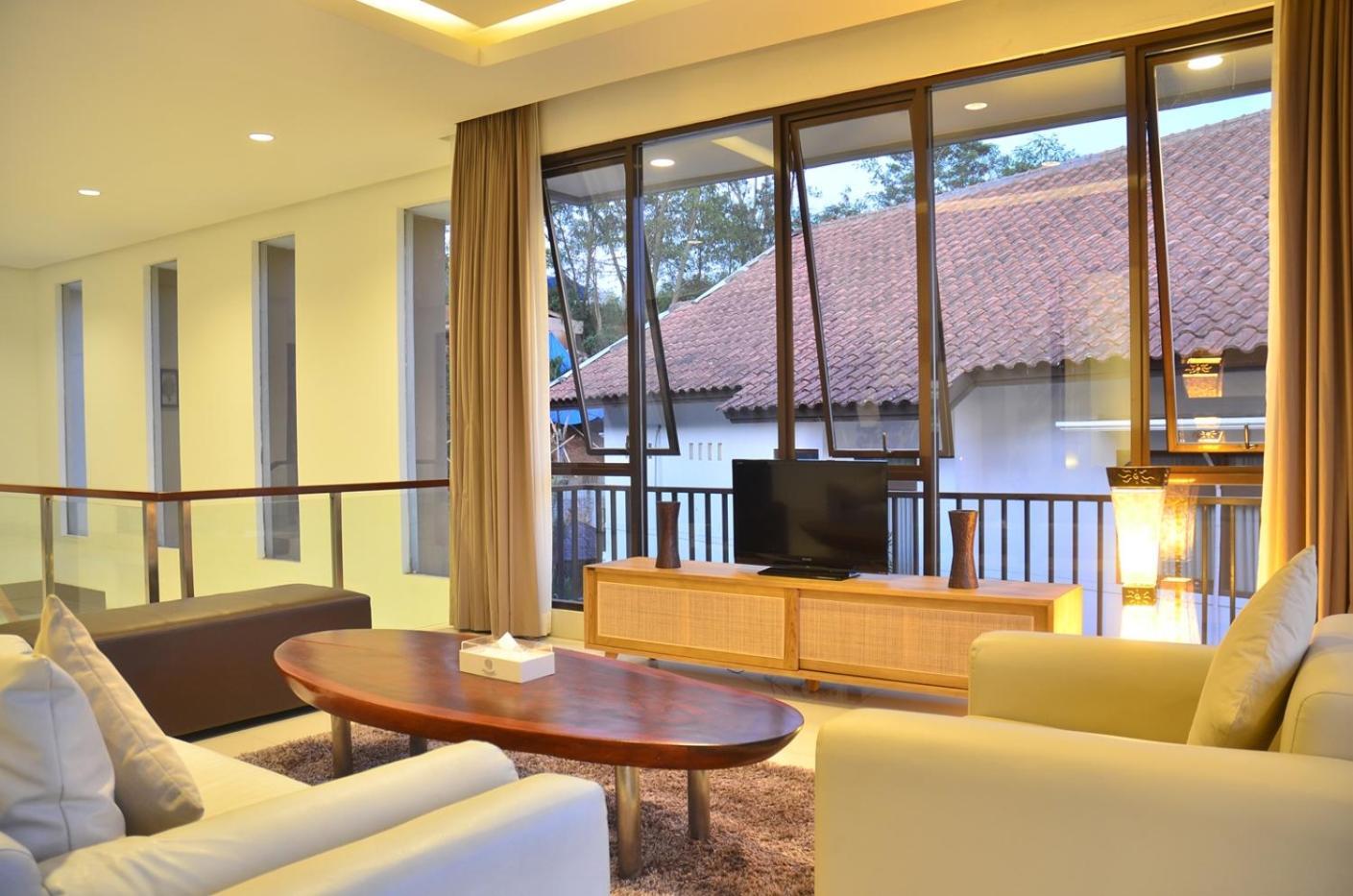 Oyama City View Villa 4 Bedrooms With A Private Swimming Pool Bandung Exterior foto