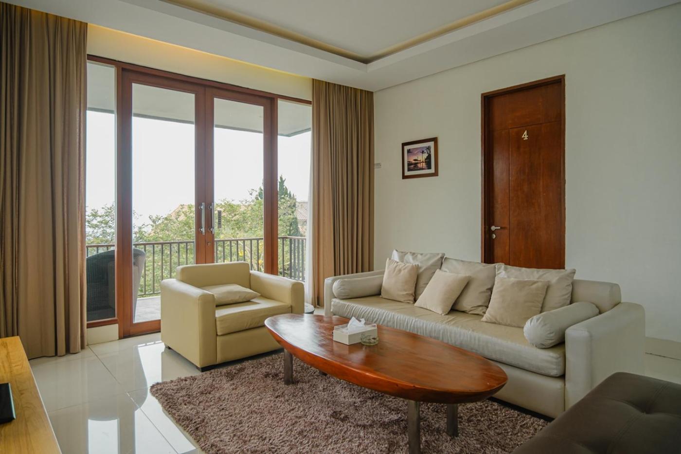 Oyama City View Villa 4 Bedrooms With A Private Swimming Pool Bandung Exterior foto