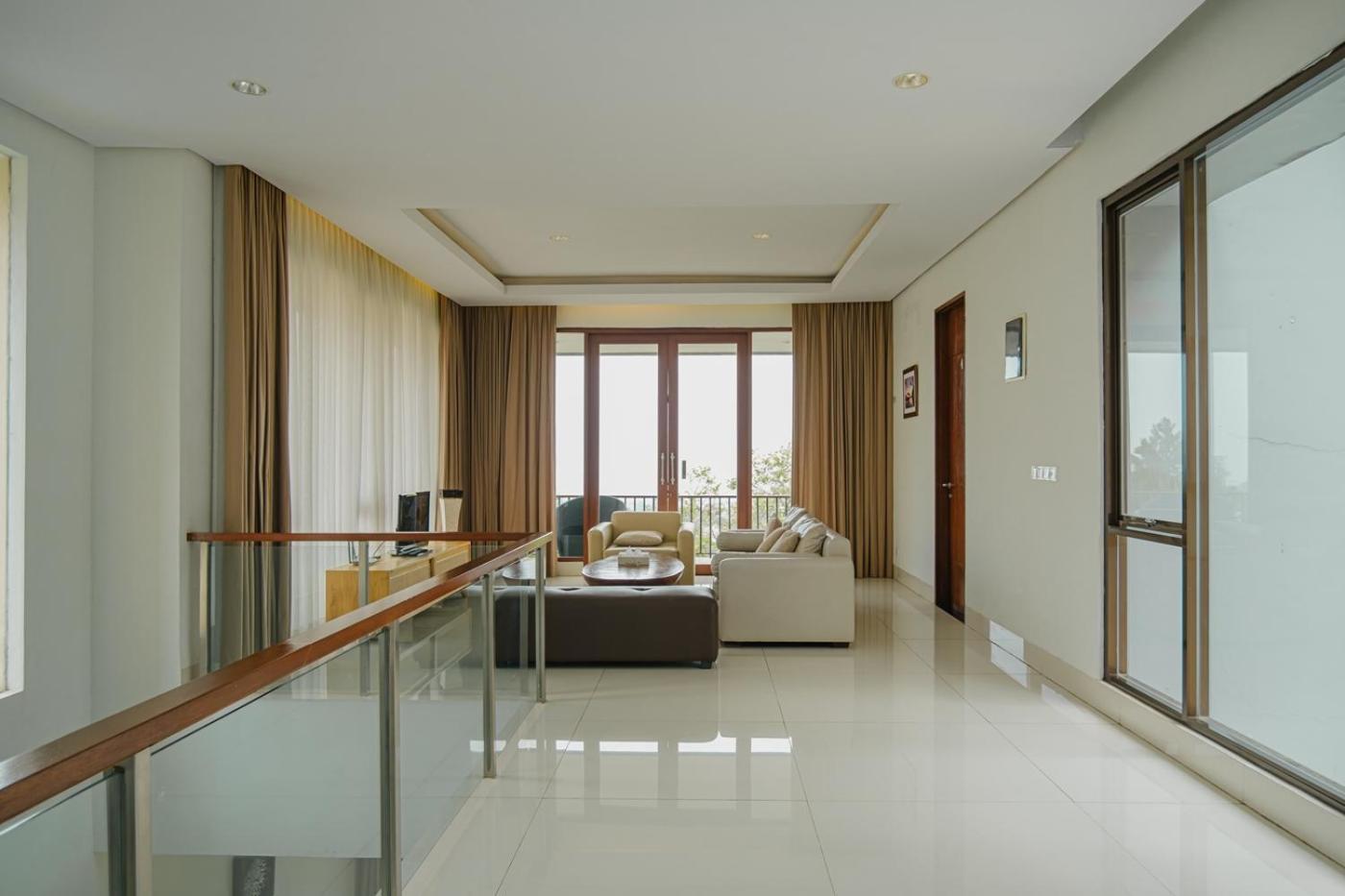 Oyama City View Villa 4 Bedrooms With A Private Swimming Pool Bandung Exterior foto
