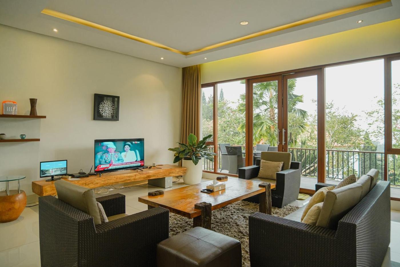 Oyama City View Villa 4 Bedrooms With A Private Swimming Pool Bandung Exterior foto